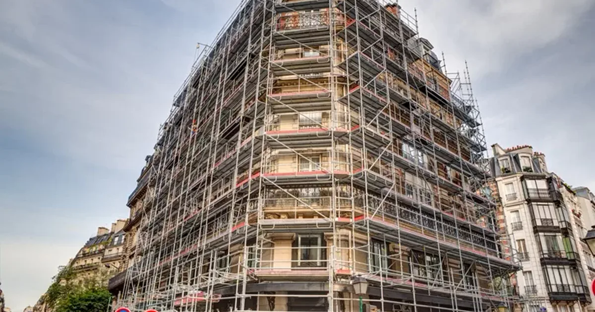 Illustration du guide Ronald26 : AMO copropriété : pourquoi faire appel à une assistance à maîtrise d’ouvrage pour vos travaux de copro ?