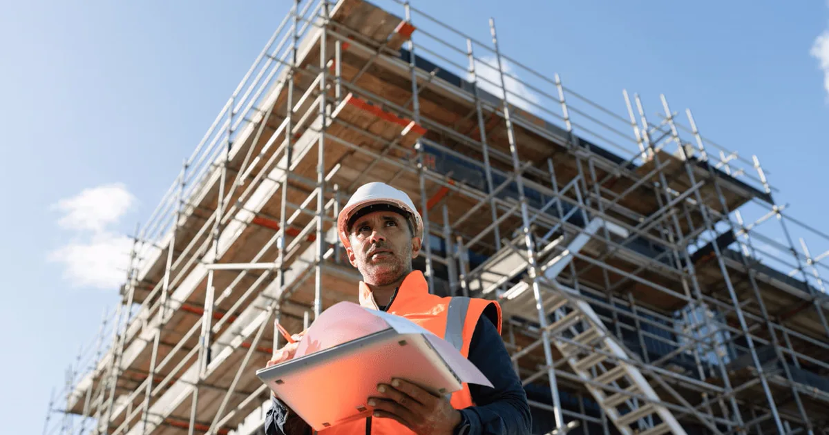 Illustration du guide Ronald26 : Suivi de chantier : une étape essentielle de la maîtrise d’œuvre en rénovation énergétique